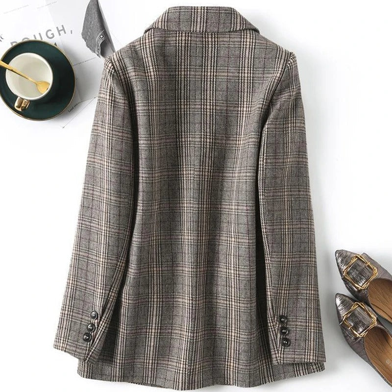 Versatile men's classic plaid tailored blazer, ideal elegant outerwear for business casual and smart fashion.