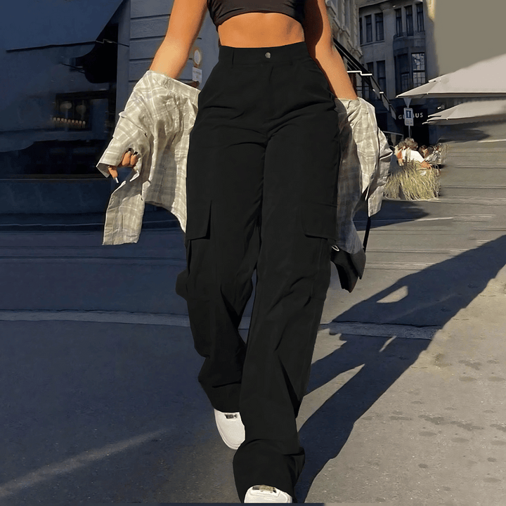 Women's high-waisted cargo pants, relaxed fit, multiple utility pockets, perfect for trendy streetwear style.