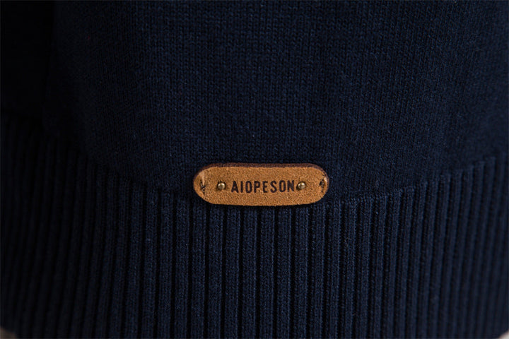 Green colorblock half-zip pullover, men's casual sweater for versatile layering.