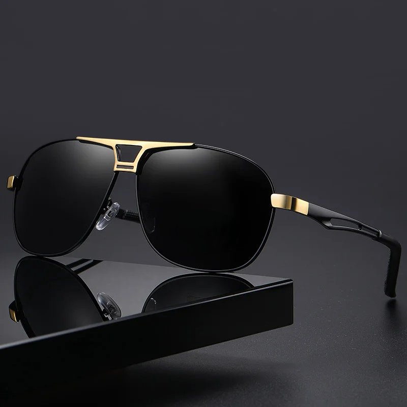 Black unisex aviator sunglasses, lightweight & durable. Provides essential UV protection & stylish anti-glare.