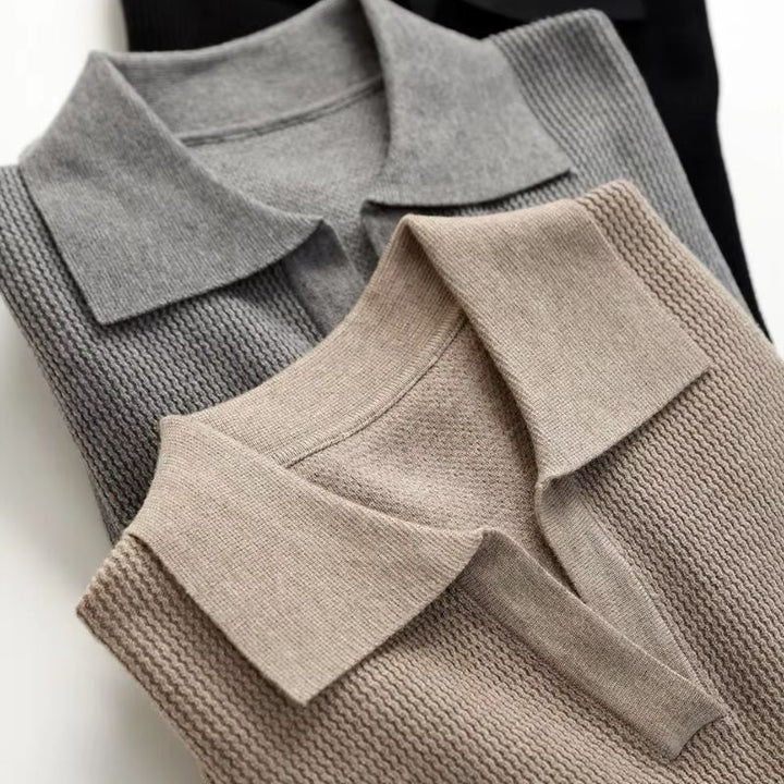 Comfortable men's relaxed fit pullover sweater. Stylish long-sleeve knitwear, perfect for everyday casual fashion.