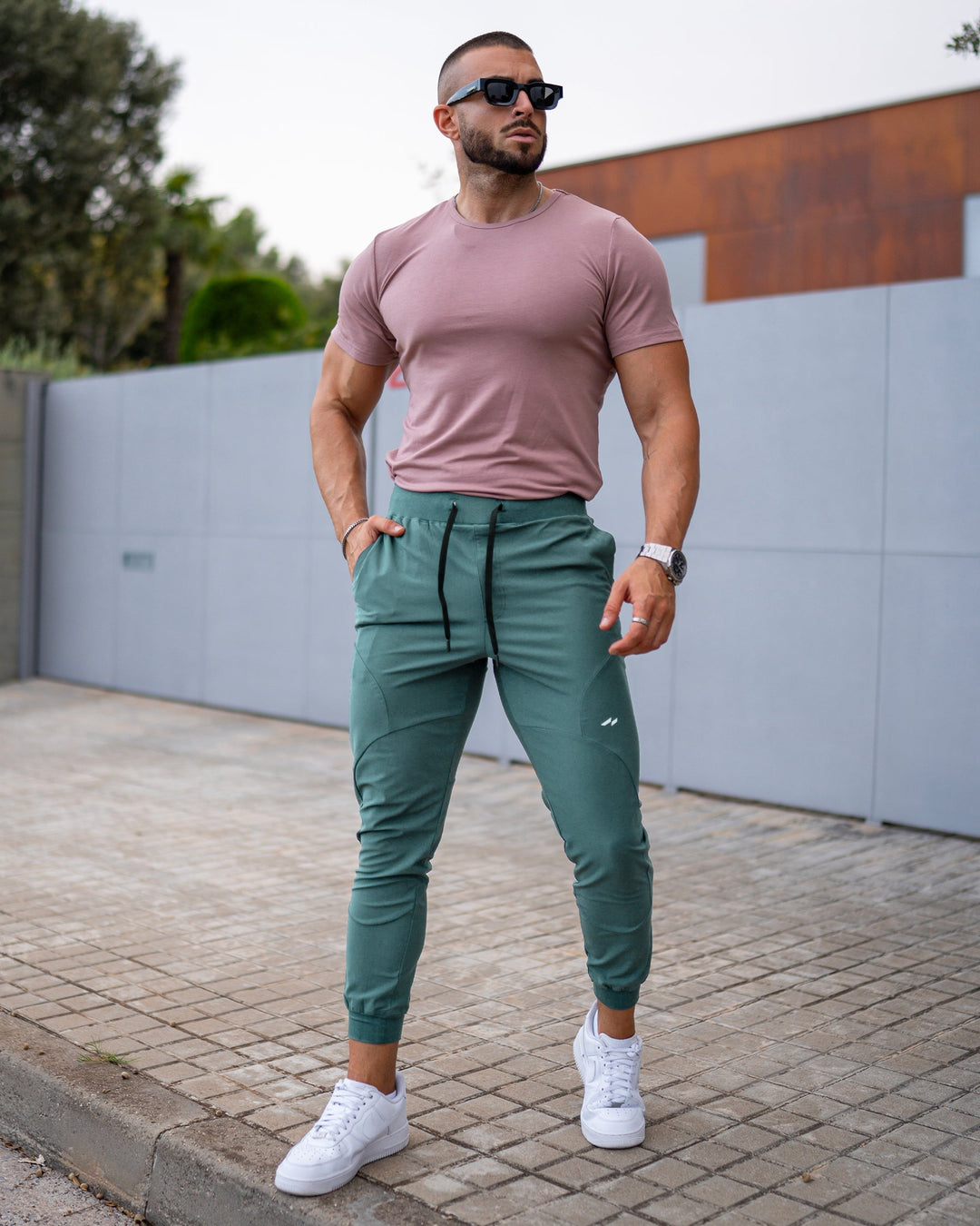 Tapered Valenza men's athletic joggers, quickdry, ideal for gym, training & casual comfort.