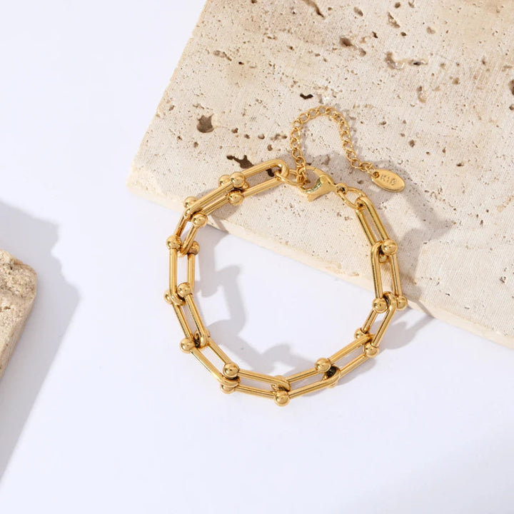 Premium women's gold link chain jewelry set, offering a sophisticated and timeless fashion statement.