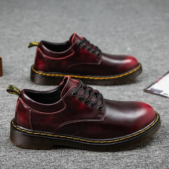 Round toe men's genuine leather low-cut casual shoes, offering comfort and style.