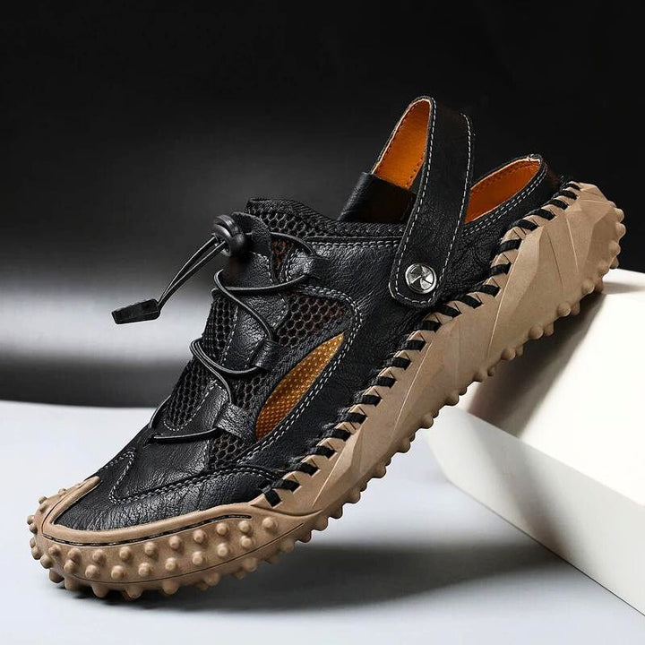 Comfortable men's walking sandals, perfect for summer hikes & casual wear. Hybrid design offers durable support.
