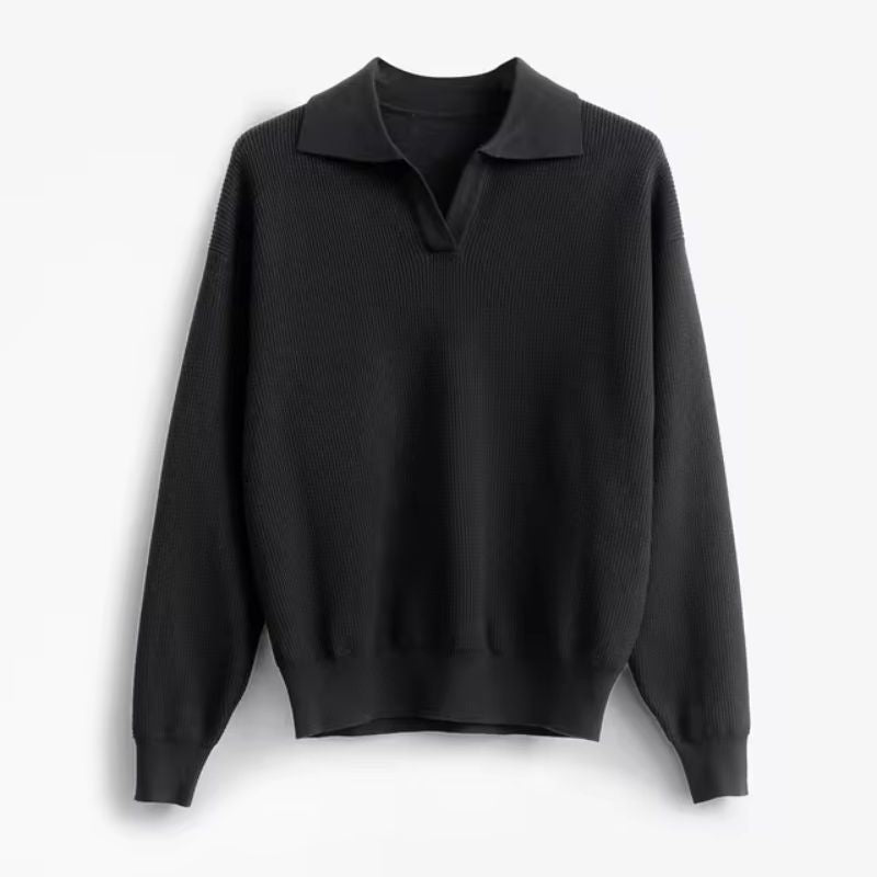 Stylish men's collared pullover sweater in a relaxed fit. Versatile long-sleeve knit, ideal for everyday comfort.