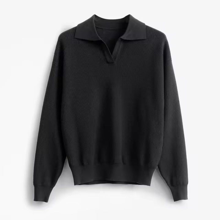 Stylish men's collared pullover sweater in a relaxed fit. Versatile long-sleeve knit, ideal for everyday comfort.