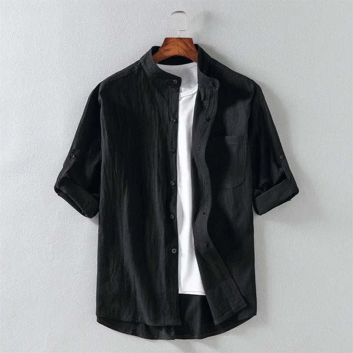 Breathable men's long-sleeve cotton button-up shirt, ideal for versatile casual wear.