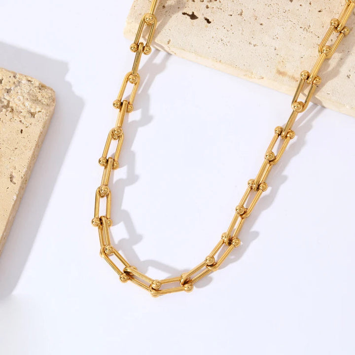 Versatile gold link chain jewelry set for women, a must-have fashion accessory for any occasion.