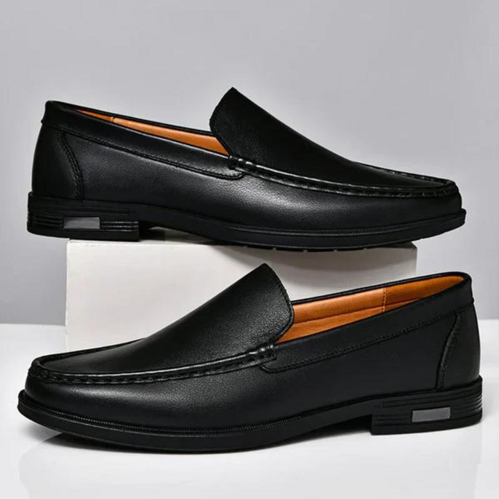 Versatile men's casual loafers, comfortable slip-on footwear with a classic design.