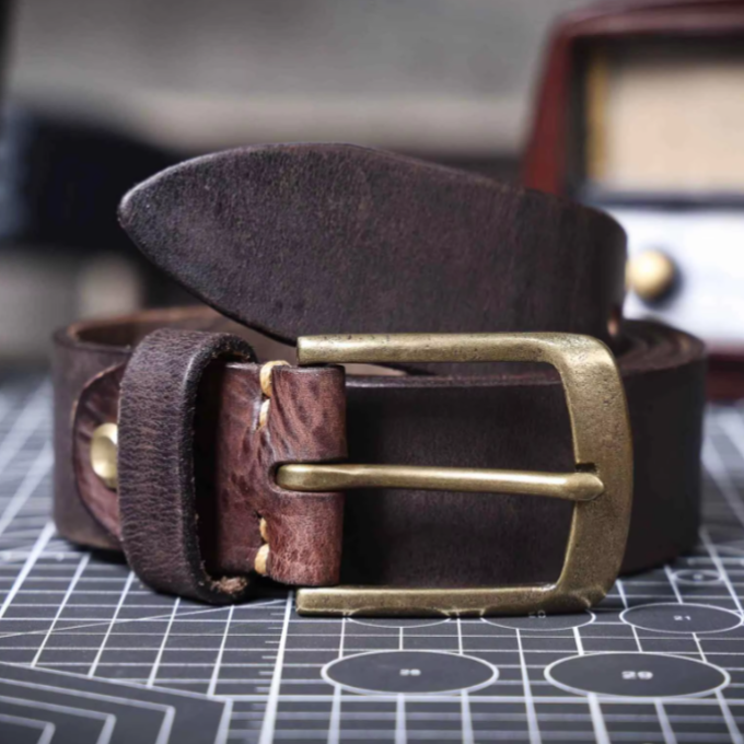 Men's durable full grain brown leather belt, a timeless staple for any wardrobe.