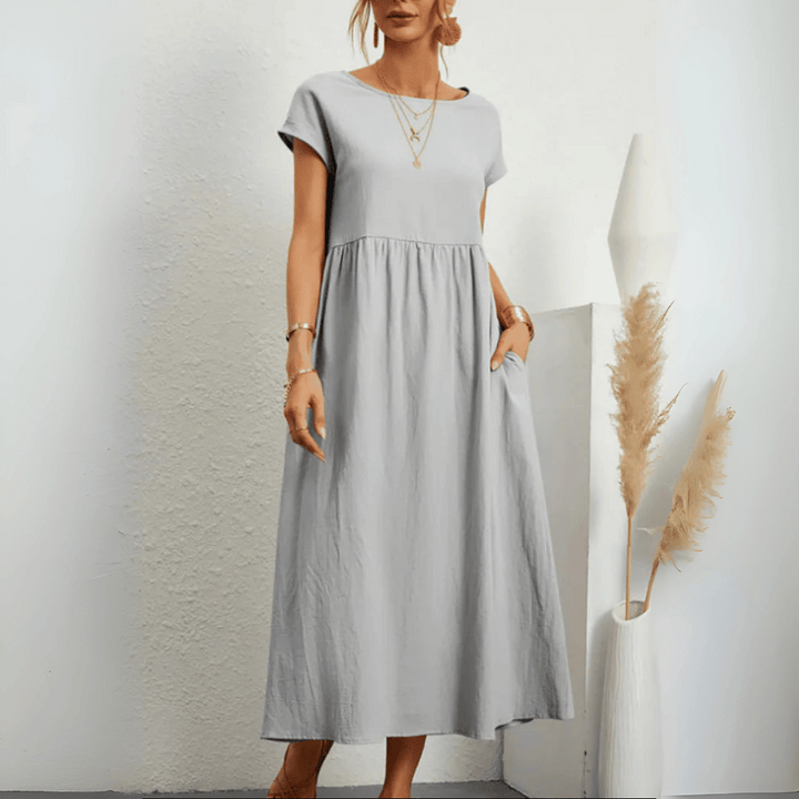 Loose fit summer maxi dress for women, featuring a vintage style, pleated design, and comfortable flowy fabric.