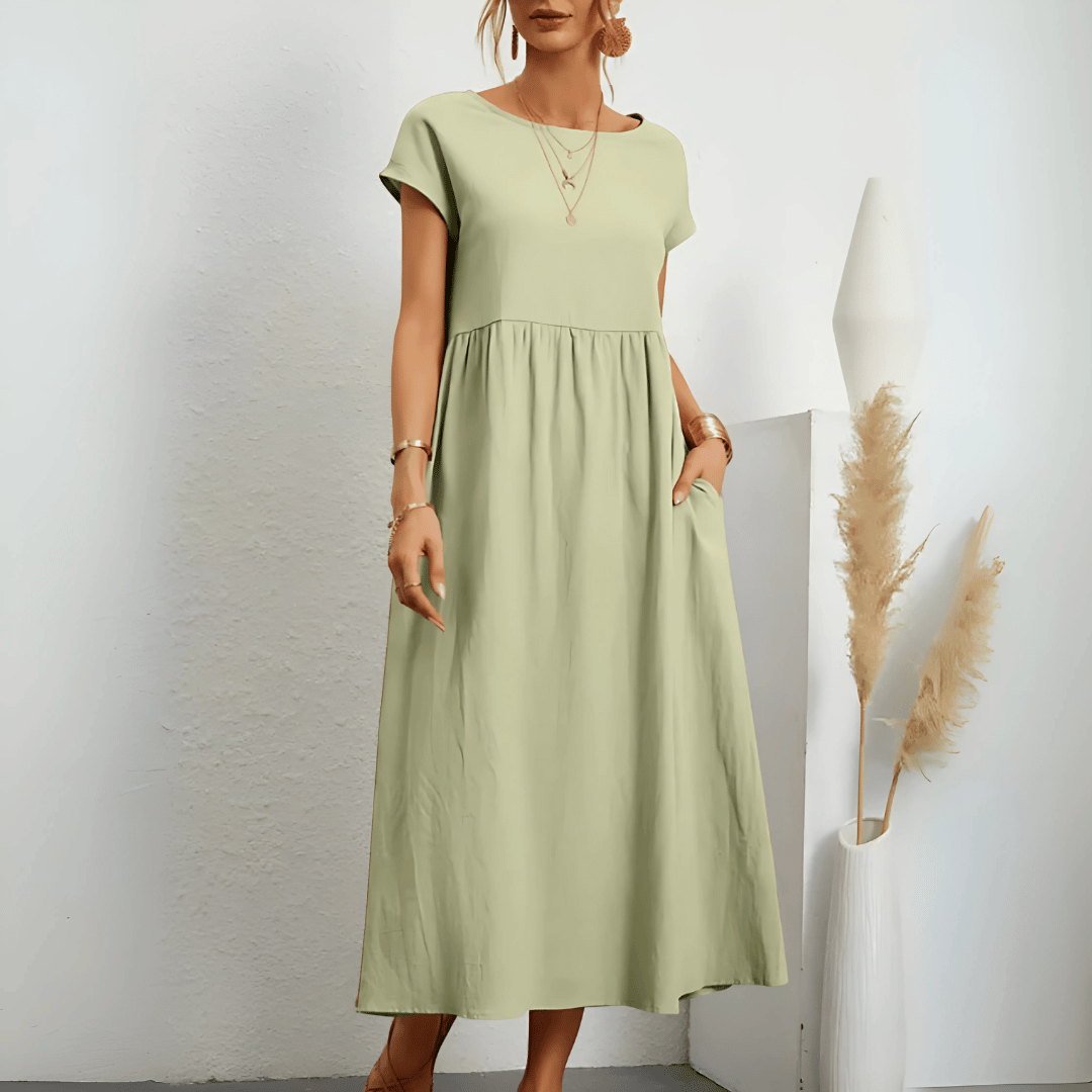 Beautiful vintage style maxi dress for women, with a pleated flowy skirt, O-neck, and comfortable short sleeves for summer.