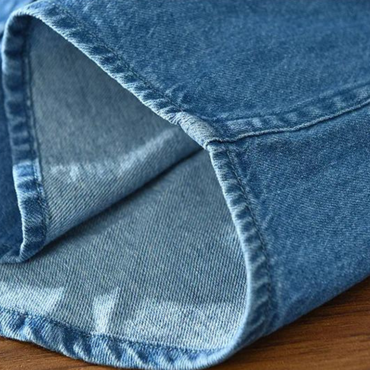 Versatile men's black casual denim shirt, a stylish long sleeve button-down for contemporary men's fashion.