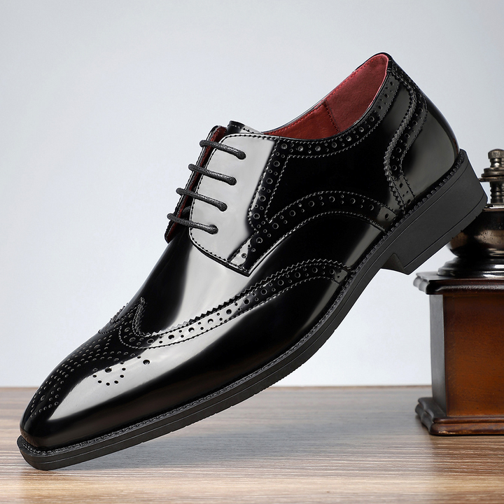 Refined men's comfort brogue wingtip oxfords, perfect for business meetings & sophisticated style.