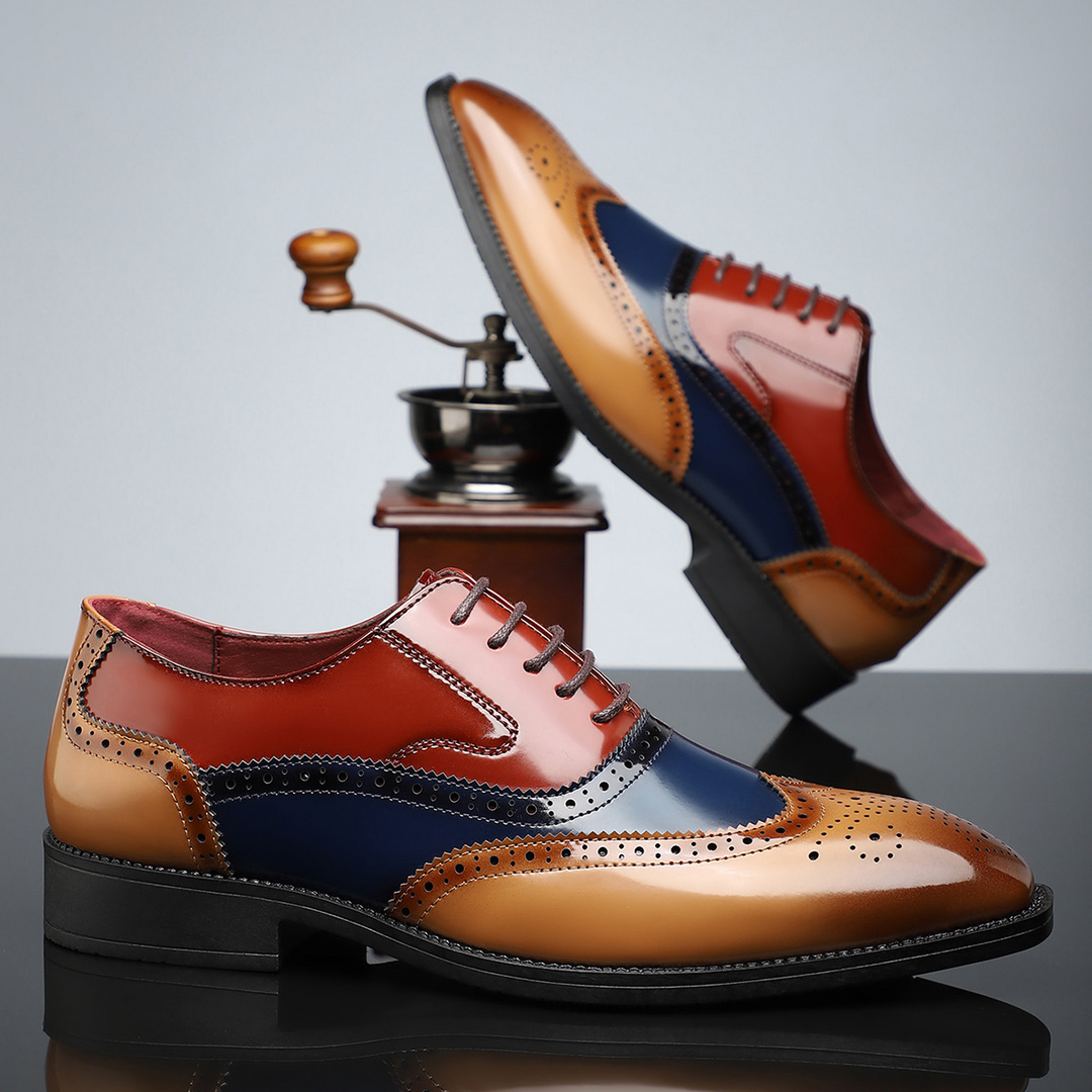 Sophisticated men's black wingtip brogues, ideal for special occasions and elegant business fashion.