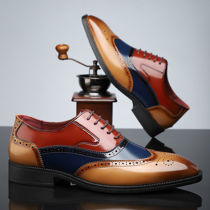Sophisticated men's black wingtip brogues, ideal for special occasions and elegant business fashion.
