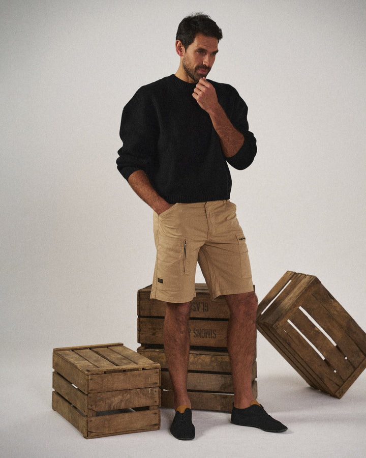 Versatile men's cargo shorts with utility pockets, perfect for casual summer style.