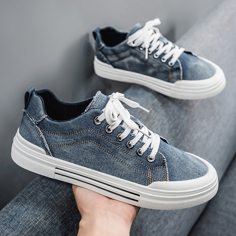 Stylish men's urban street wear sneakers, durable casual footwear for everyday.