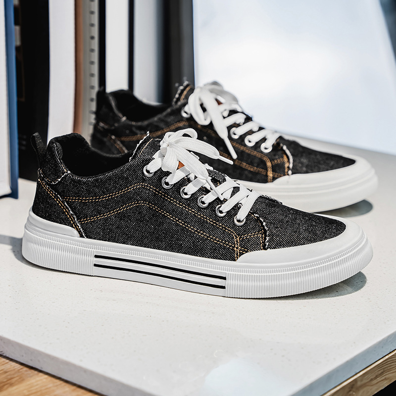 Men's versatile urban sneakers, comfortable and stylish for any casual occasion.