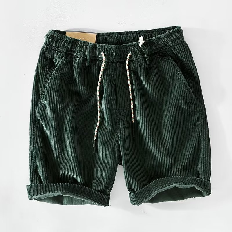 Comfortable men's green drawstring shorts, ideal for leisure wear or everyday summer style.