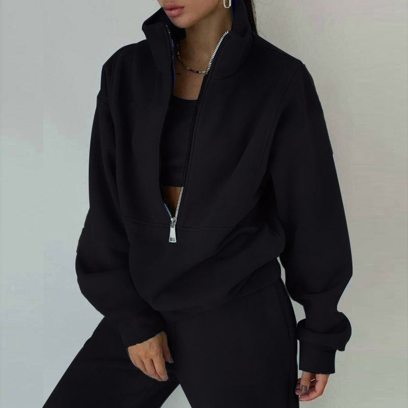 Comfortable women's 2-piece set: half-zip pullover & high-waisted joggers. Your perfect travel & casual outfit.