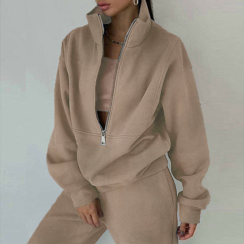 Stylish women's half-zip pullover paired with comfortable high-waisted joggers. A versatile 2-piece set.