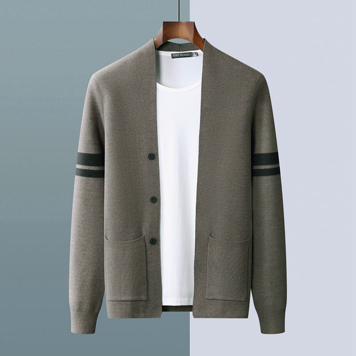Versatile women's premium knit cardigan, elegant and comfortable, classic style, perfect for layering.