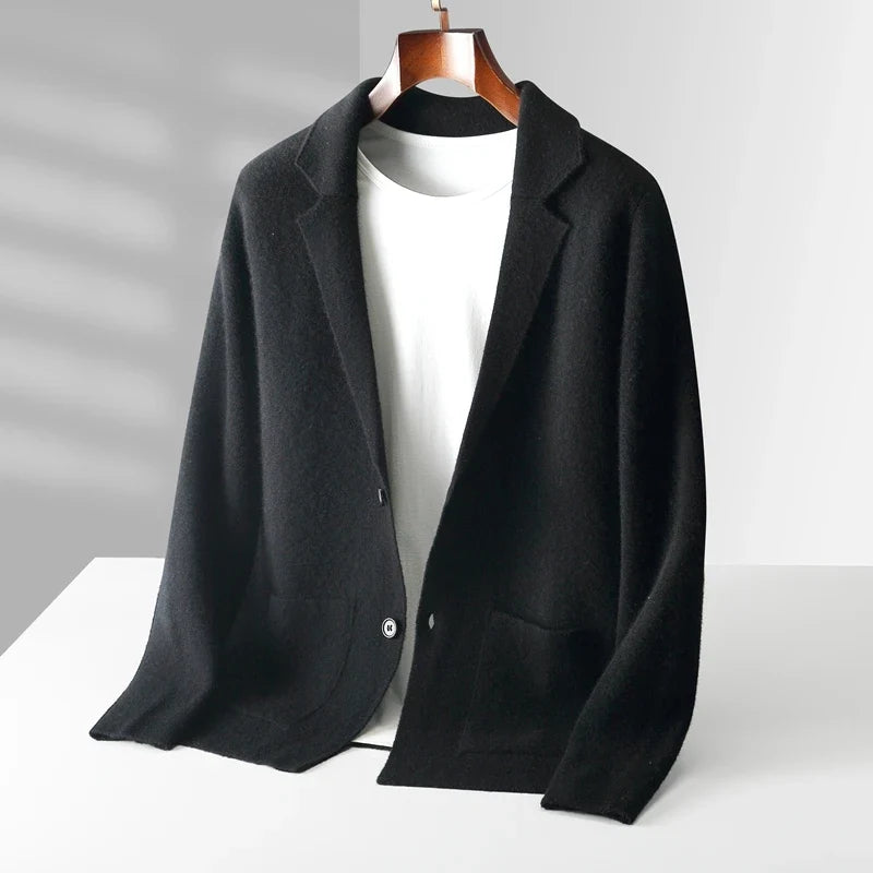 Versatile men's Milano long-sleeve cardigan, perfect for a refined look and elevated everyday style.