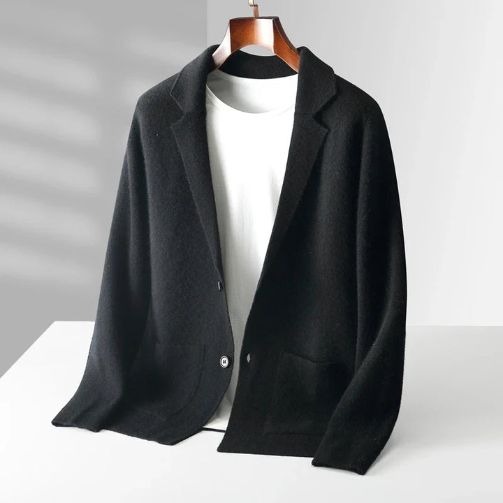Versatile men's Milano long-sleeve cardigan, perfect for a refined look and elevated everyday style.