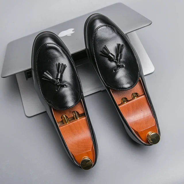 Comfortable men's tasseled loafers, slip-on design for easy all-day wear.