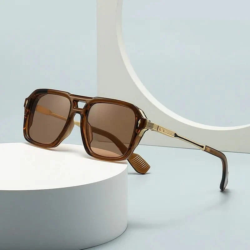 Unisex retro oval sunglasses, vintage style, offering full UV protection. Polycarbonate eyewear for sun protection.