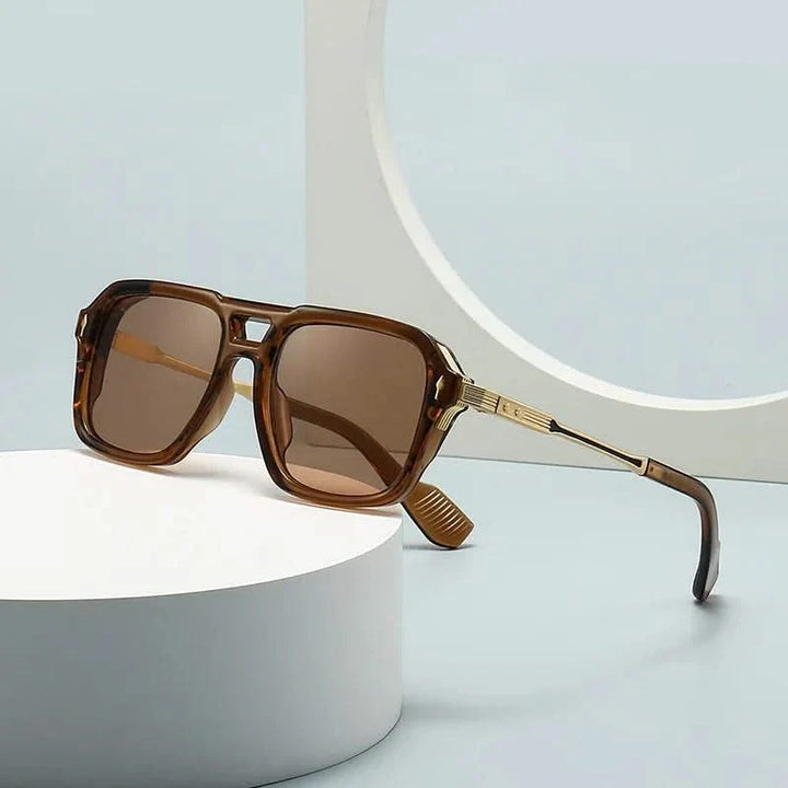 Unisex retro oval sunglasses, vintage style, offering full UV protection. Polycarbonate eyewear for sun protection.
