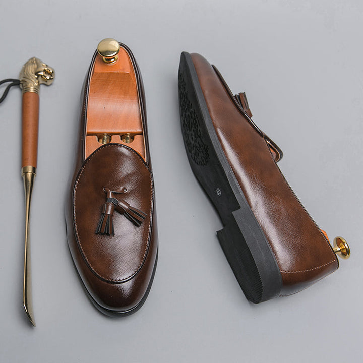 Classic men's tasseled loafers, easy slip-on style, perfect for sophisticated fashion.