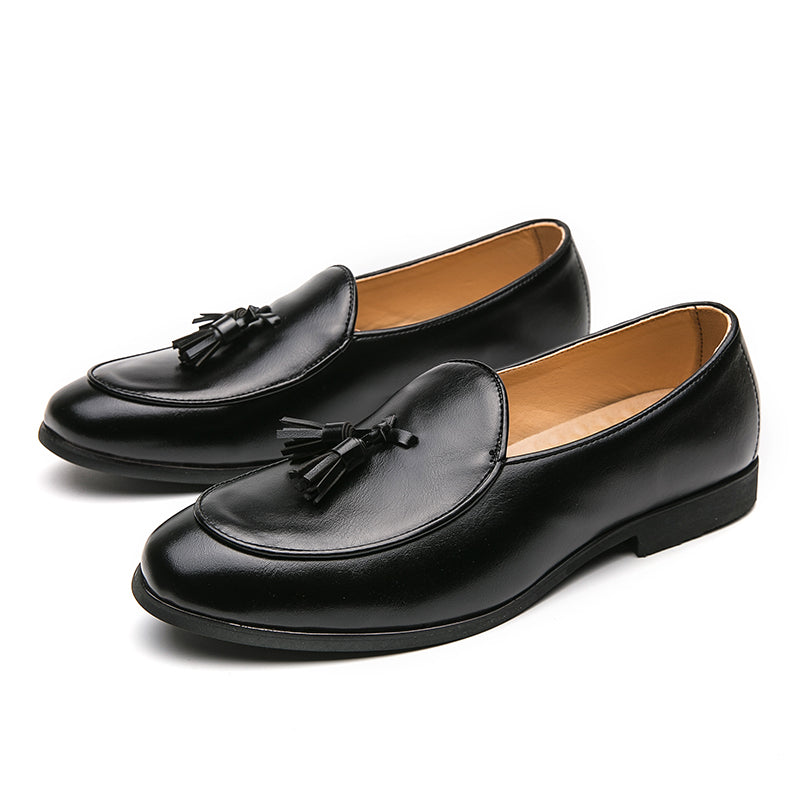 Stylish casual men's tasseled slip-on loafers, perfect for smart-casual events.