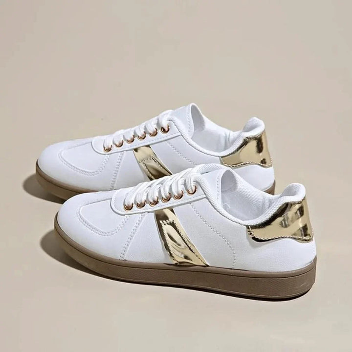 Comfortable women's everyday sneakers in black, designed for stylish casual walking.