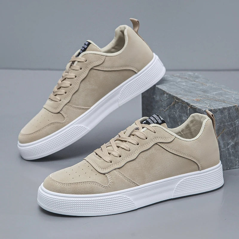 Stylish men's casual court sneakers, perfect for everyday comfort. Versatile lace-up shoes for active street fashion.