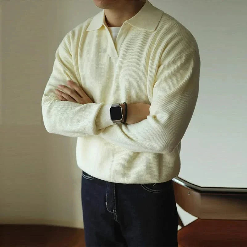 Versatile men's knit polo shirt, classic fit. Soft, breathable fabric, ideal for comfortable everyday wear.