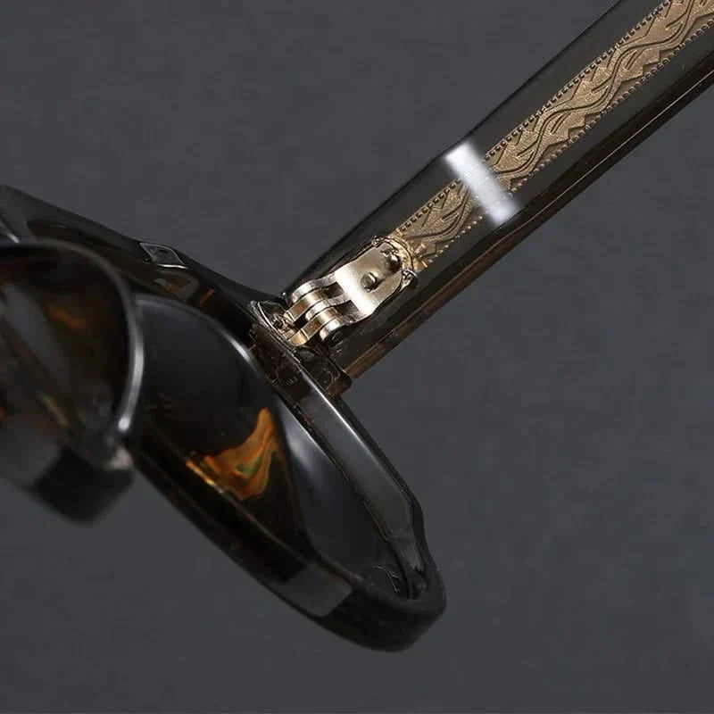 Unisex retro sunglasses with polarized lenses. Perfect for sun protection, offers vintage style & comfort.