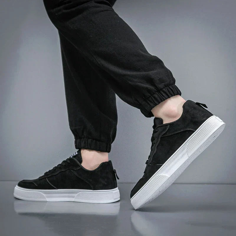 Men's active court sneakers, offering everyday comfort & modern style. Versatile lace-up casual shoes for street wear.
