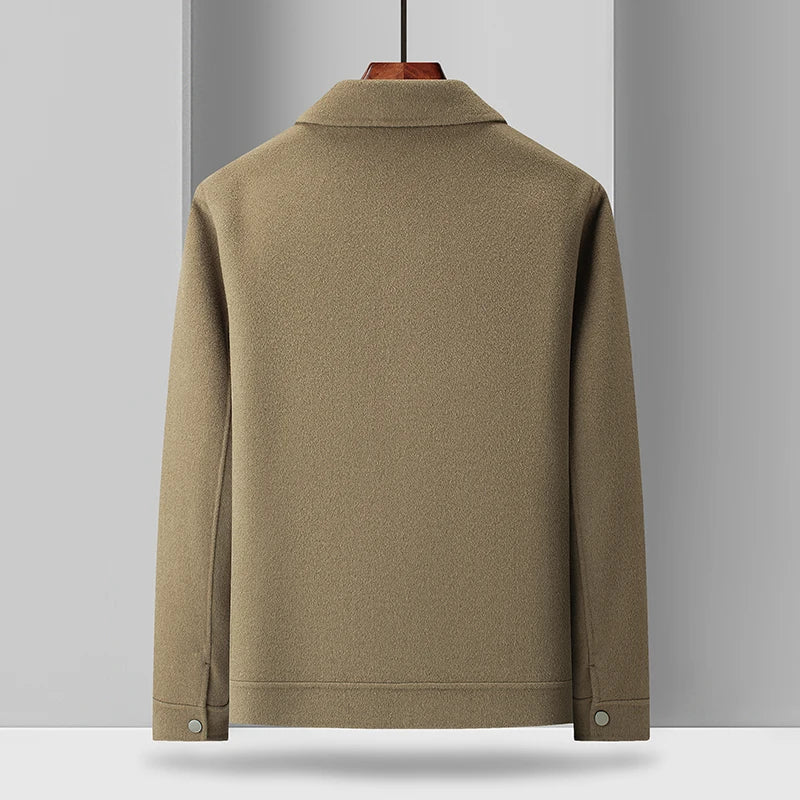 Men's casual field jacket, great for versatile layering and adding a refined edge to any outfit.