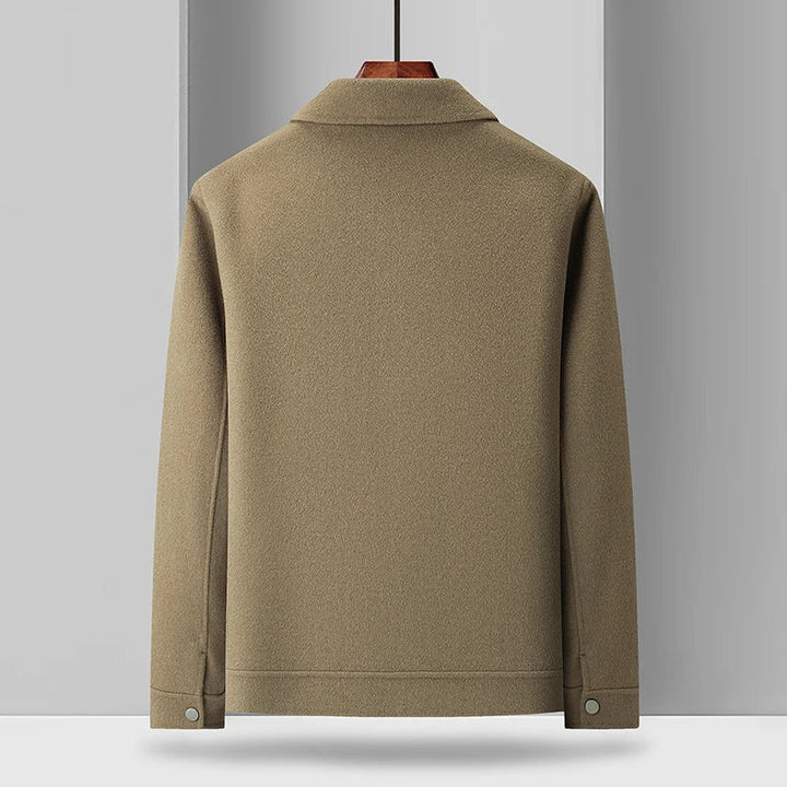 Men's casual field jacket, great for versatile layering and adding a refined edge to any outfit.