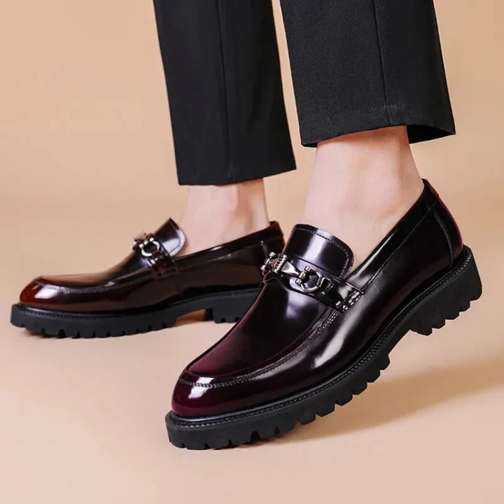 Versatile men's slip-on shoes, transition from office wear to casual daily fashion effortlessly.