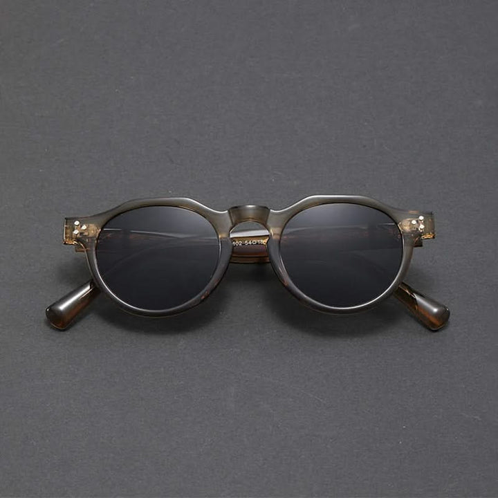 Vintage-inspired unisex polarized sunglasses. Features strong UV protection & a stylish retro design.