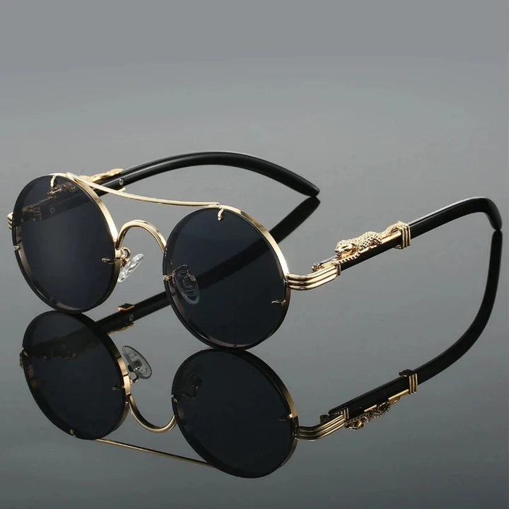 Chic wood-side sunglasses with gradient lenses. Unisex eyewear providing UV400 sun protection & a stylish look.