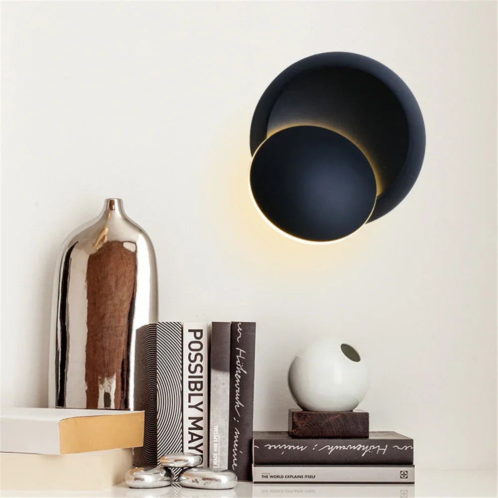 Flexible modern LED wall lamp, adjustable head for versatile cool white light in any room, energy saving.