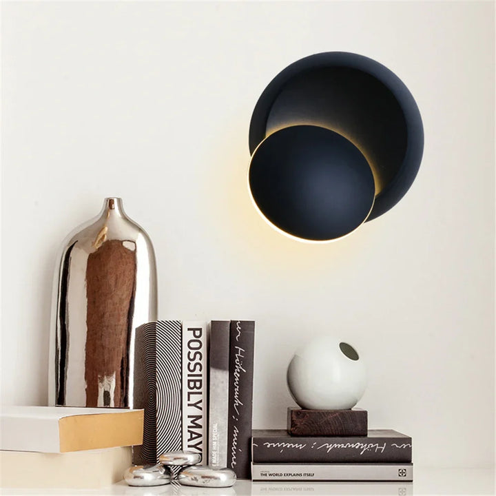 Flexible modern LED wall lamp, adjustable head for versatile cool white light in any room, energy saving.