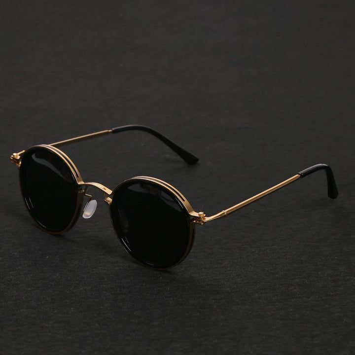 Unisex polarized UV400 sunglasses, perfect for everyday style and sun protection.
