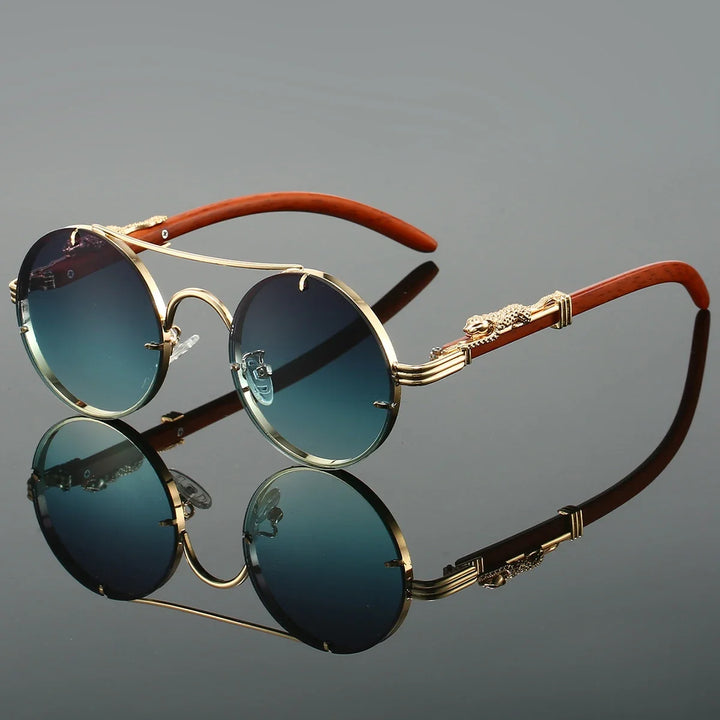 Unisex round-frame sunglasses with UV protection for stylish eye protection. A perfect summer accessory.