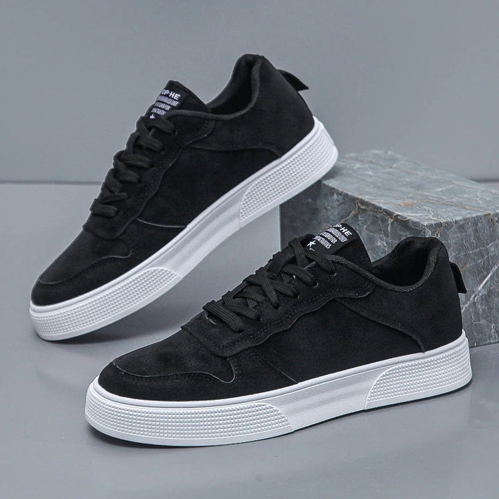 Versatile men's court sneakers for everyday comfort. White lace-up casual shoes with a modern design for street fashion.